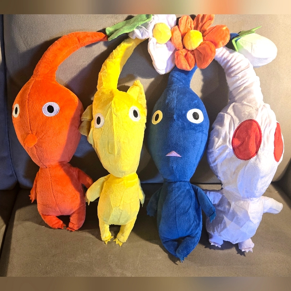 Pikmin Plush Set - Yellow Blue White and Orange Pikmin Plushies - Picture 6 of 8